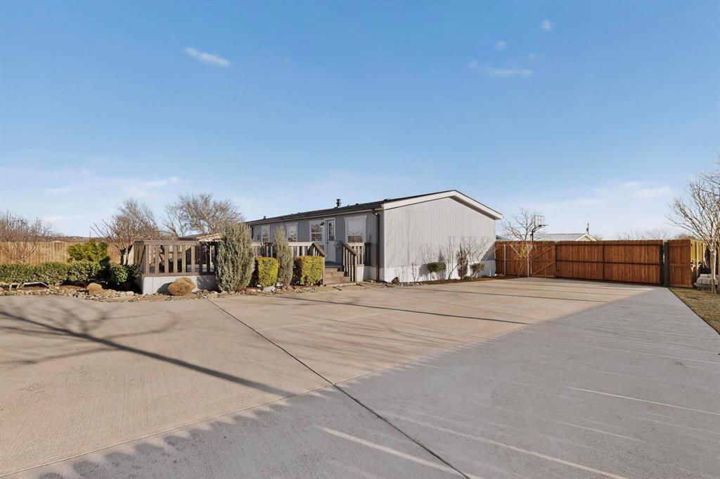 819 Hoss Road Sanger, TX 76266 - Photo 32 of 40
