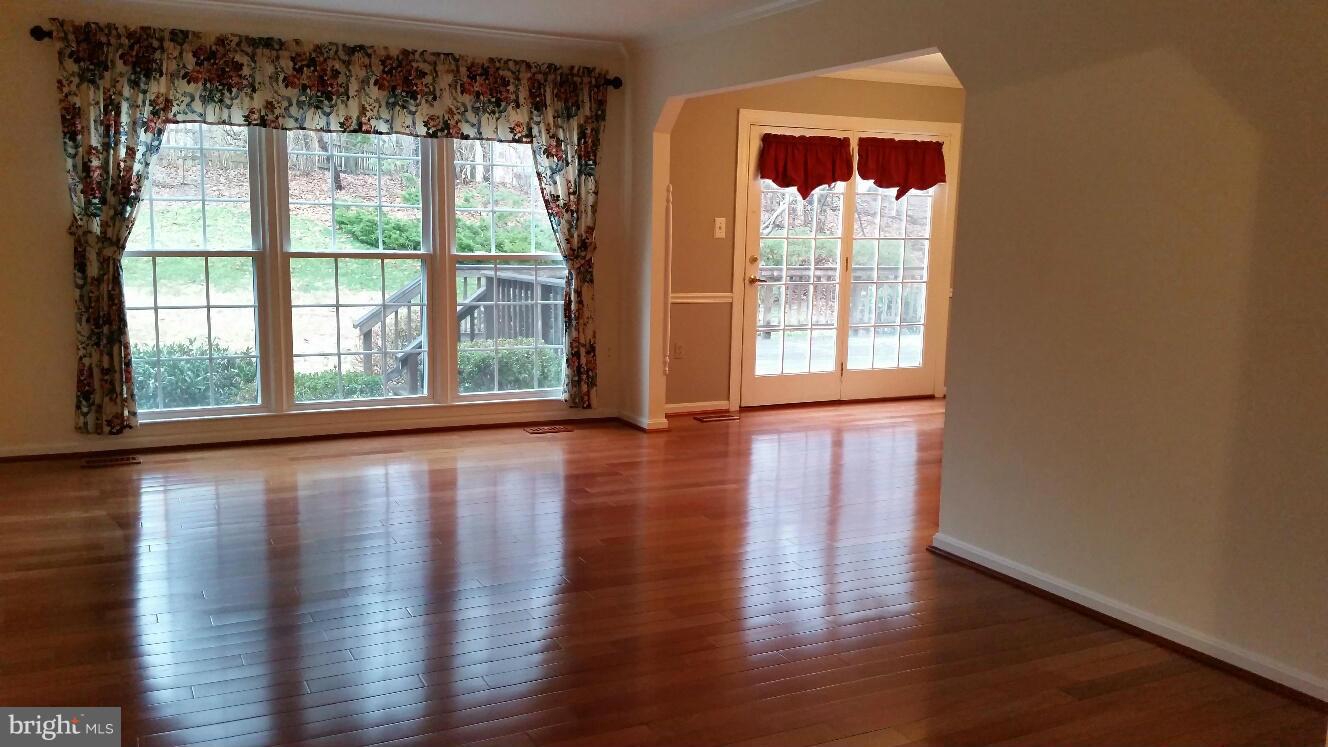 2740 Hill Road Vienna, VA 22181 - Photo 2 of 26 Living Room