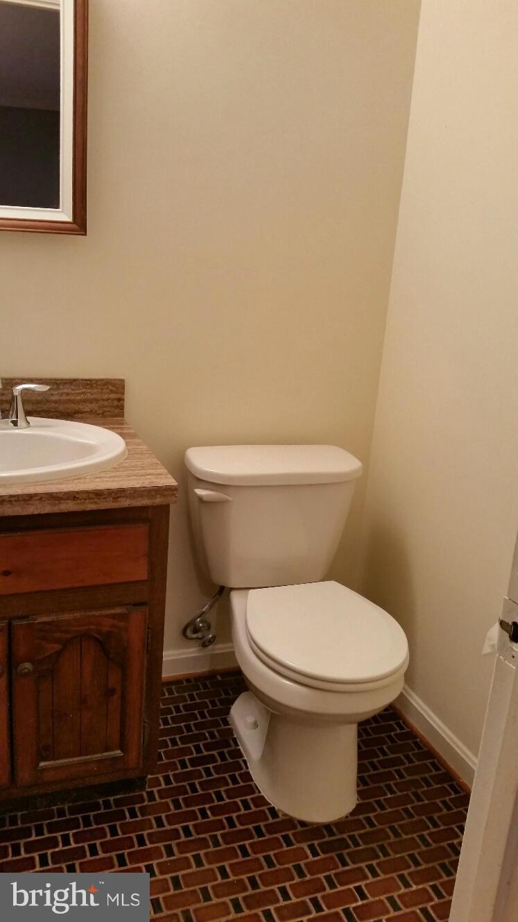 2740 Hill Road Vienna, VA 22181 - Photo 11 of 26 Bath