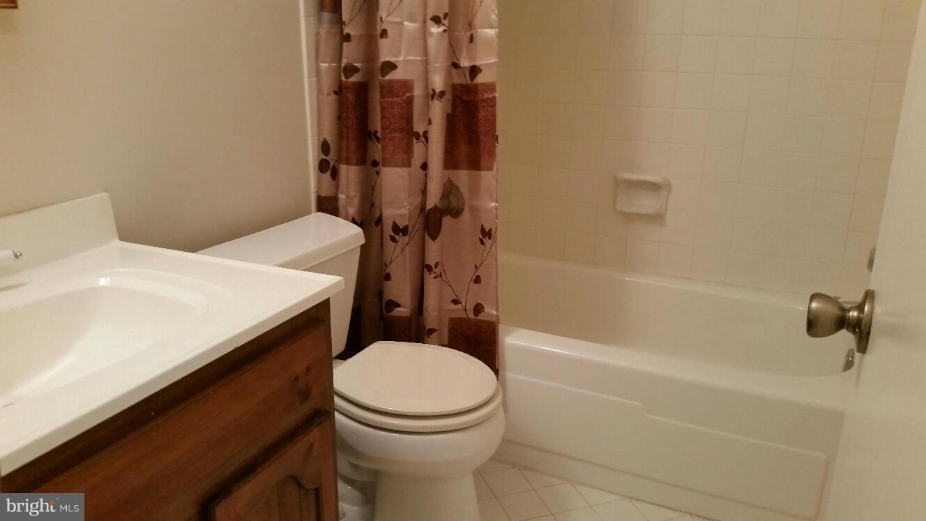 2740 Hill Road Vienna, VA 22181 - Photo 15 of 26 Bath