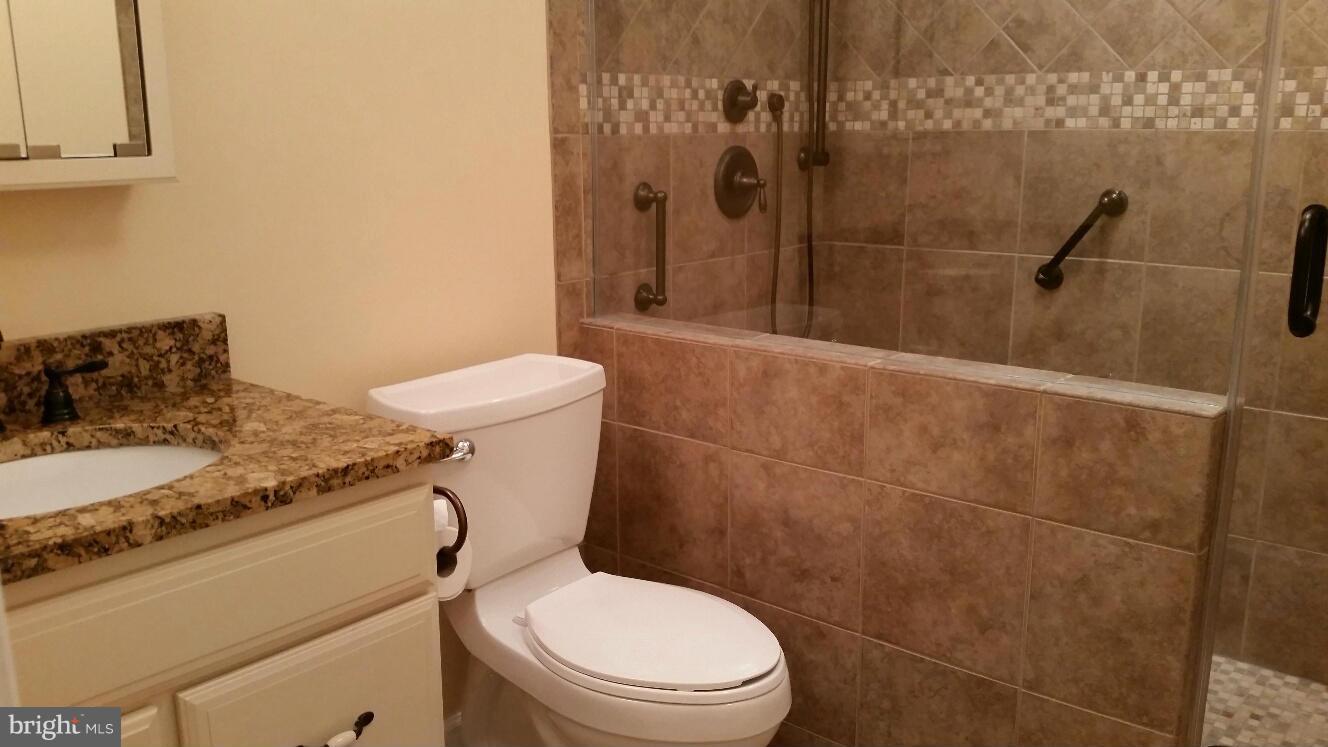 2740 Hill Road Vienna, VA 22181 - Photo 20 of 26 Bath (Master)