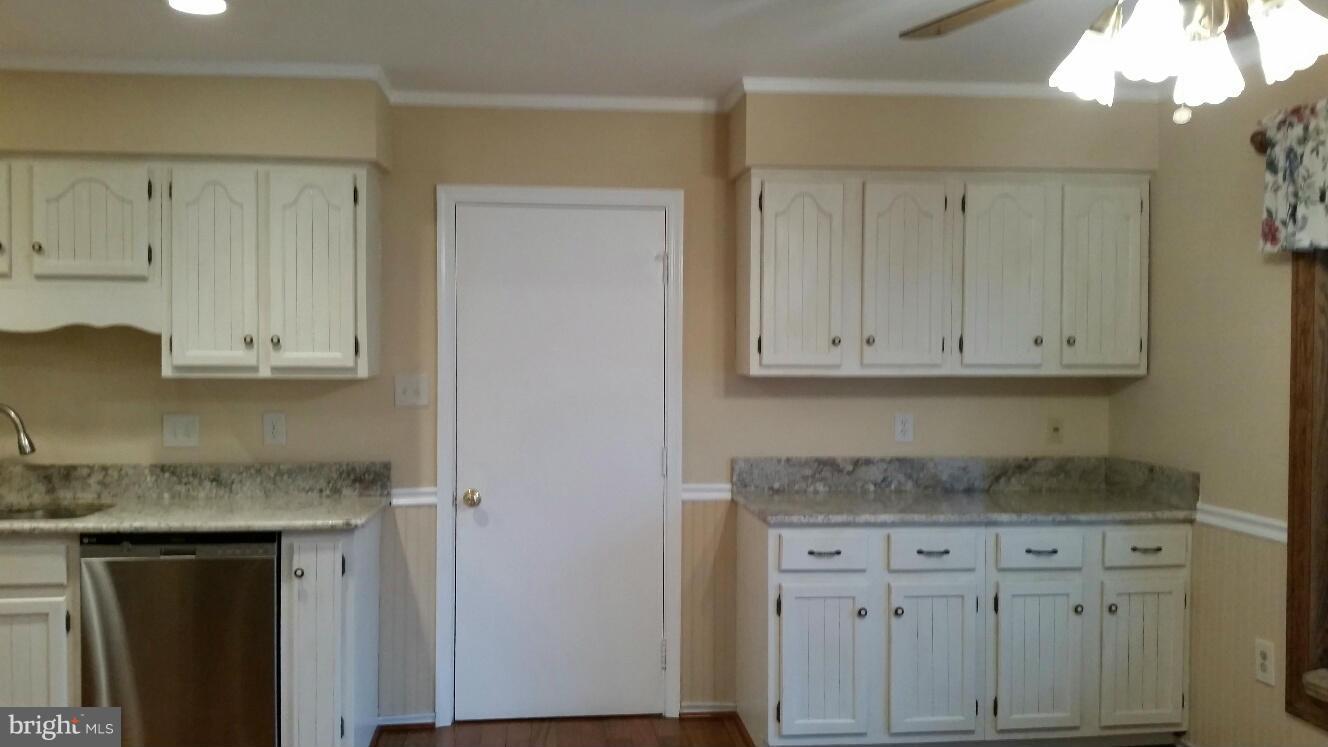 2740 Hill Road Vienna, VA 22181 - Photo 8 of 26 Kitchen