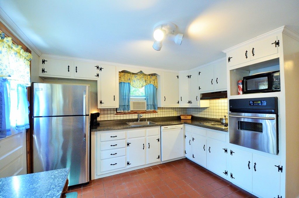 6 Luther Road Burlington, MA 01803 - Photo 4 of 18 Gallery Image 4