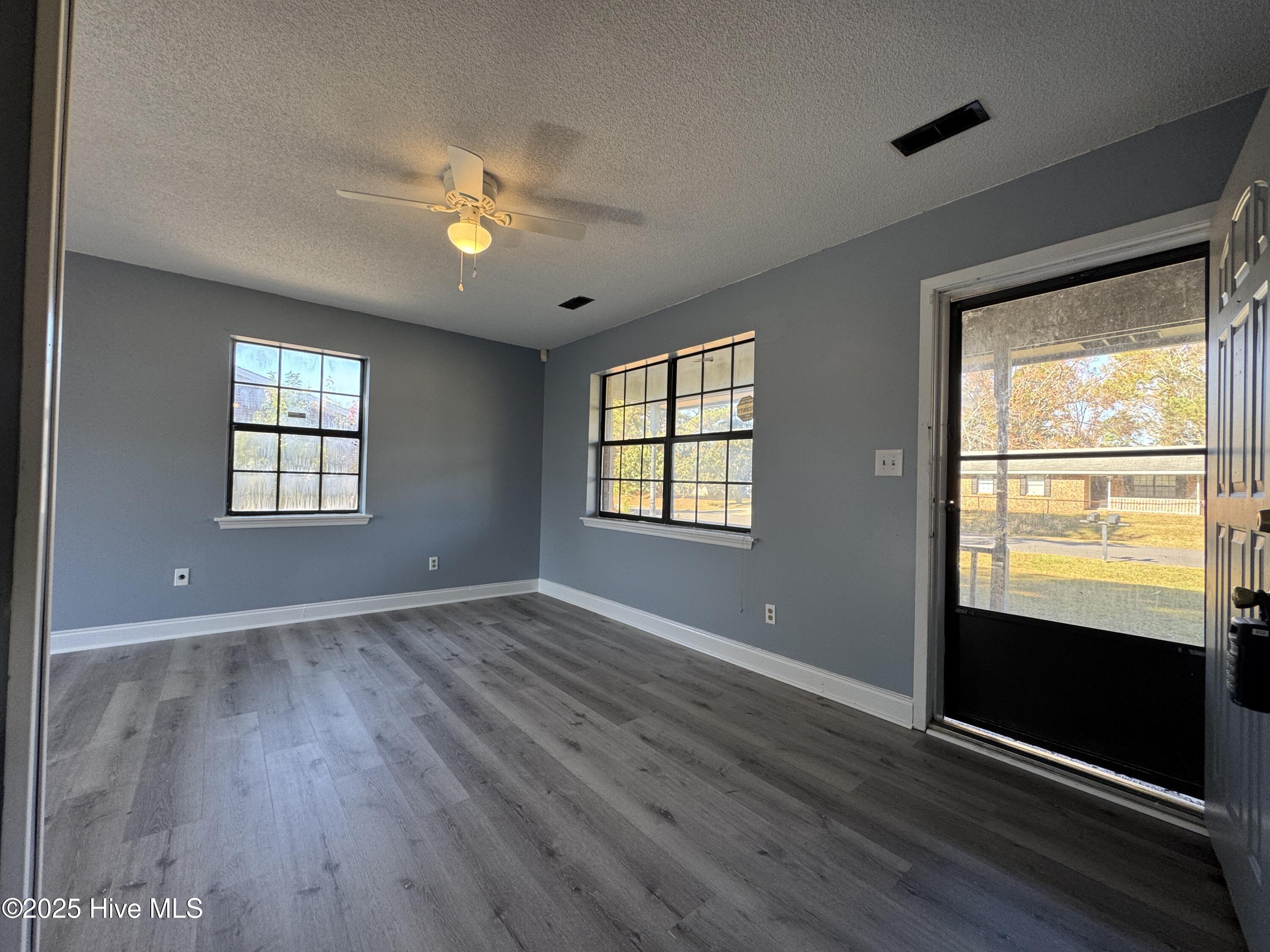 309 Cardiff Road Castle Hayne, NC 28429 - Photo 3 of 21 3 Entry