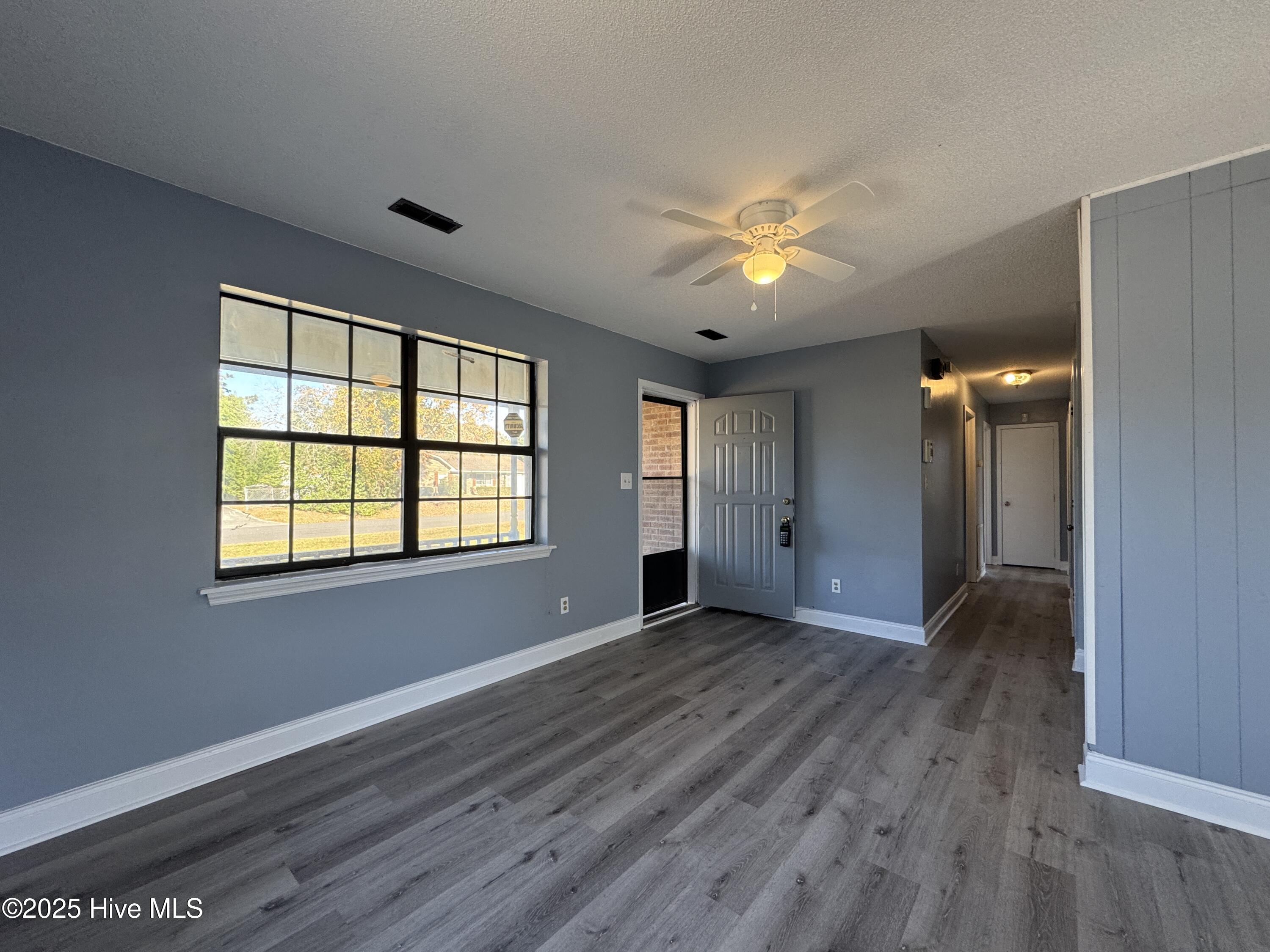 309 Cardiff Road Castle Hayne, NC 28429 - Photo 5 of 21 5 Living