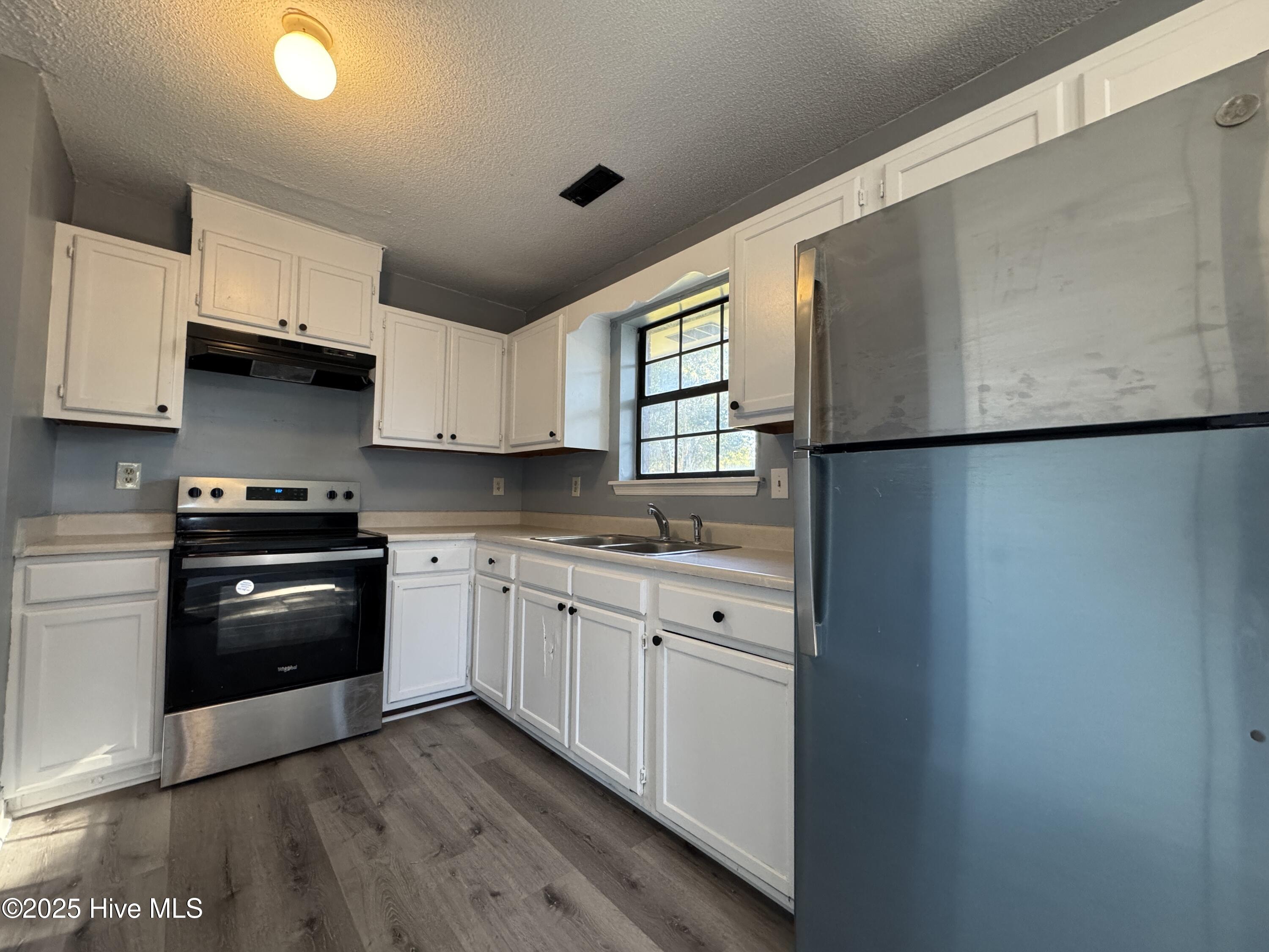 309 Cardiff Road Castle Hayne, NC 28429 - Photo 9 of 21 9 Kitchen
