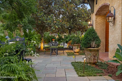 $1,295,000 | 104 Ducharme Court, Lafayette, LA 70503