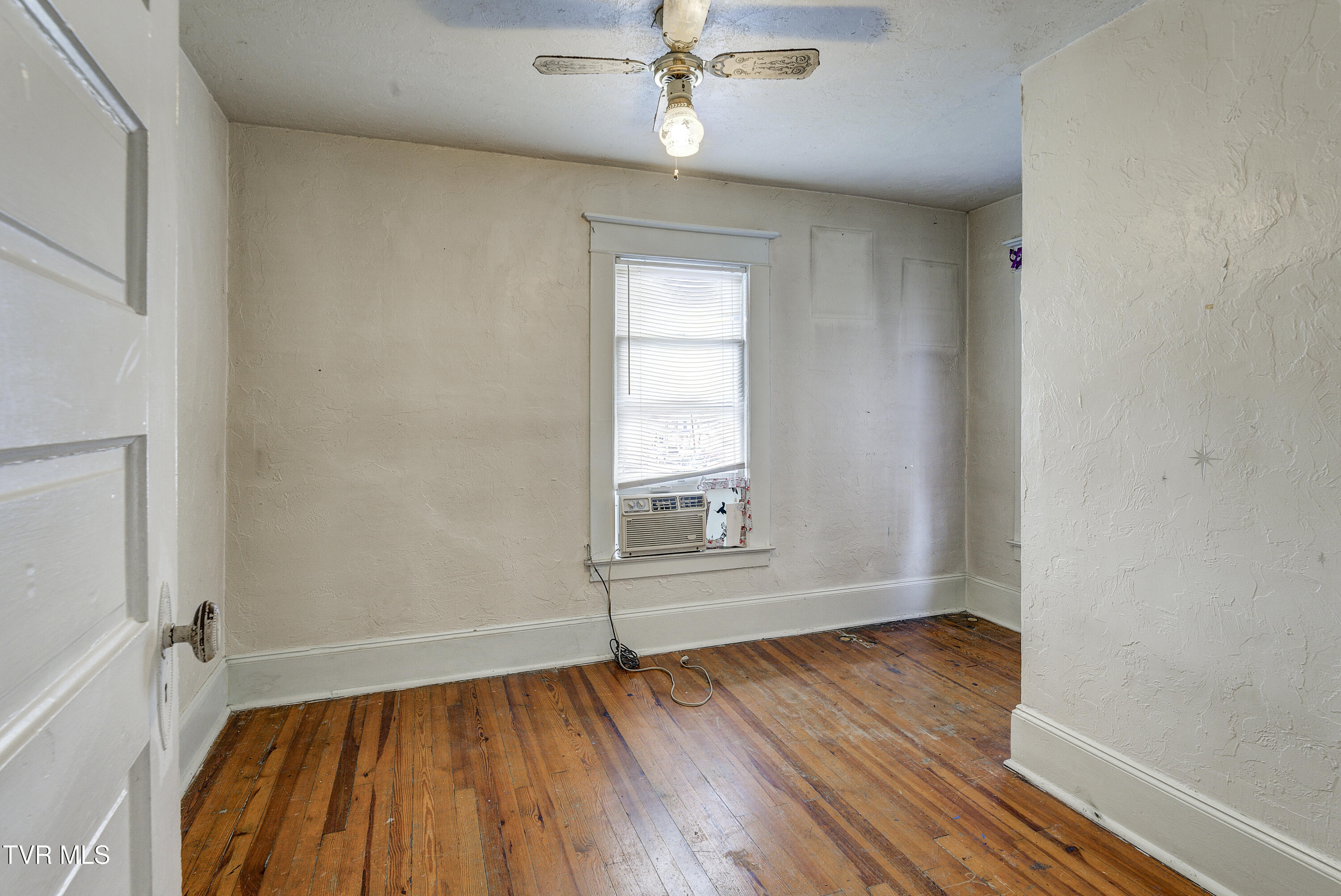 124 North Elm Avenue Erwin, TN 37650 - Photo 17 of 43 ElmAve--16