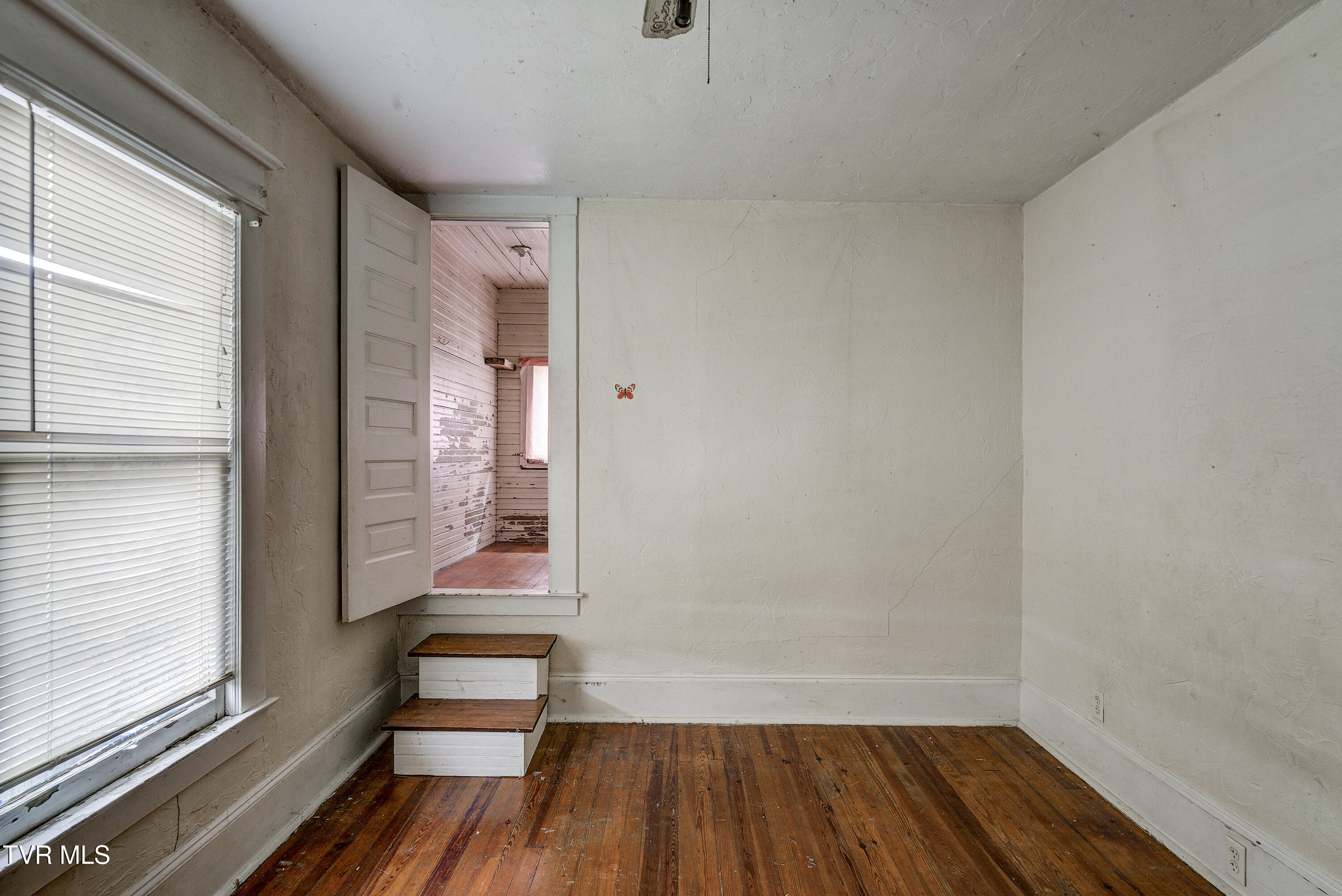 124 North Elm Avenue Erwin, TN 37650 - Photo 27 of 43 ElmAve--26