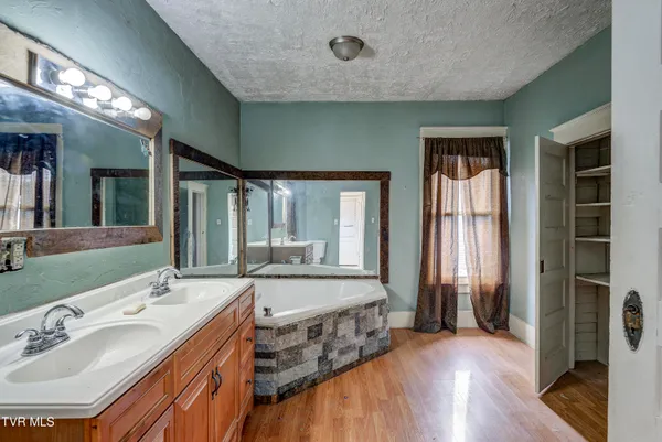 $159,900 | 124 North Elm Avenue, Erwin, TN 37650