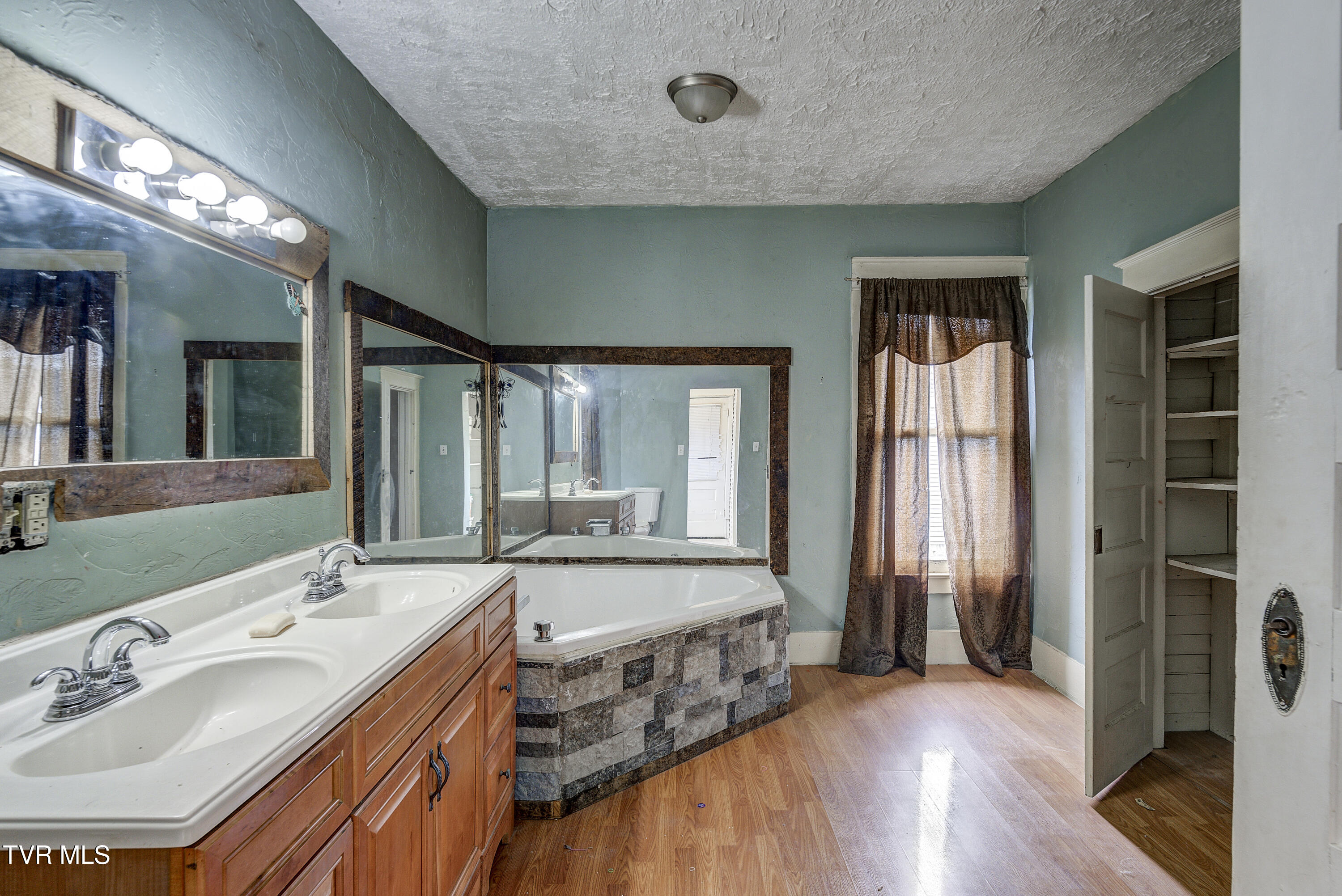 124 North Elm Avenue Erwin, TN 37650 - Photo 29 of 43 ElmAve--28