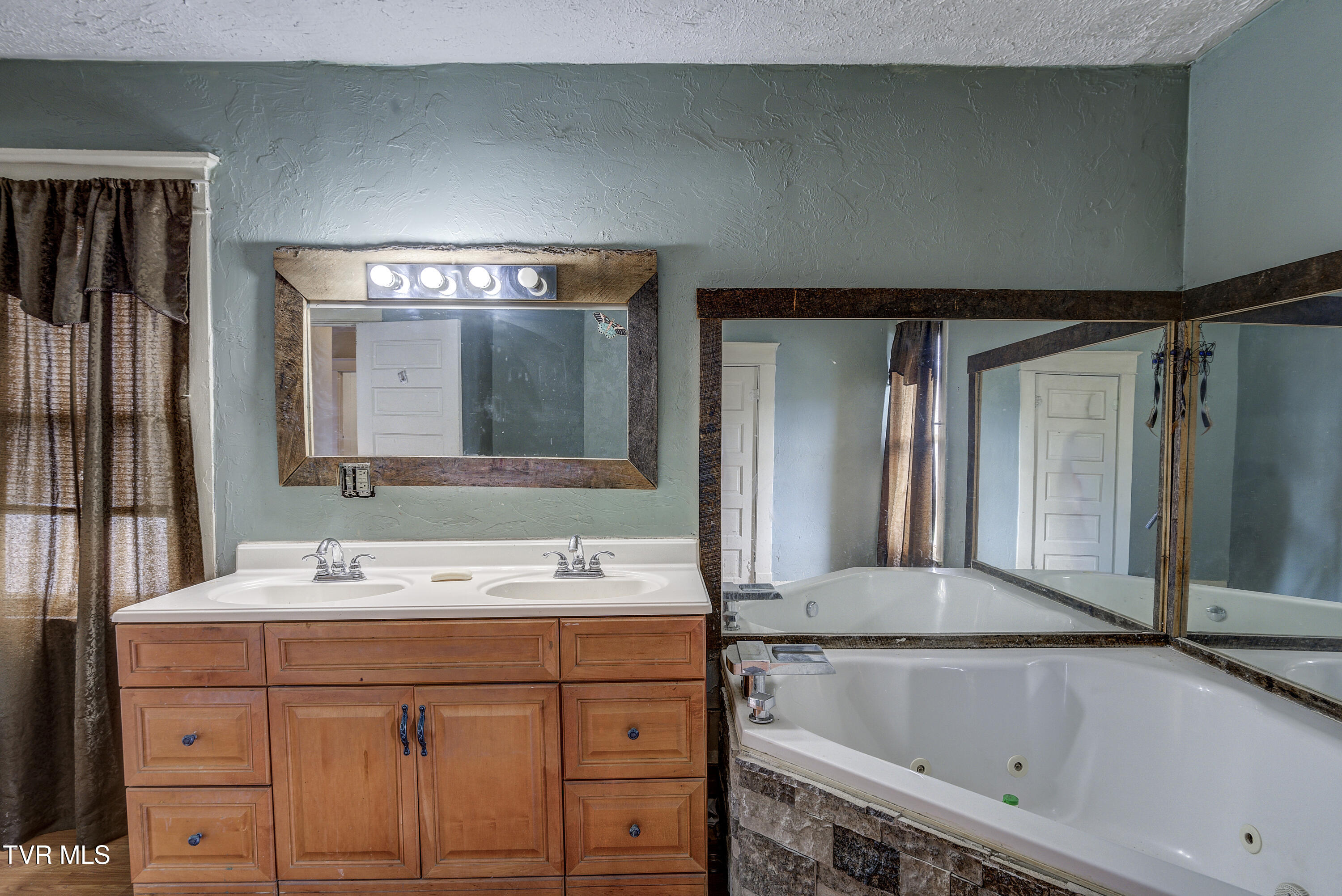 124 North Elm Avenue Erwin, TN 37650 - Photo 30 of 43 ElmAve--29