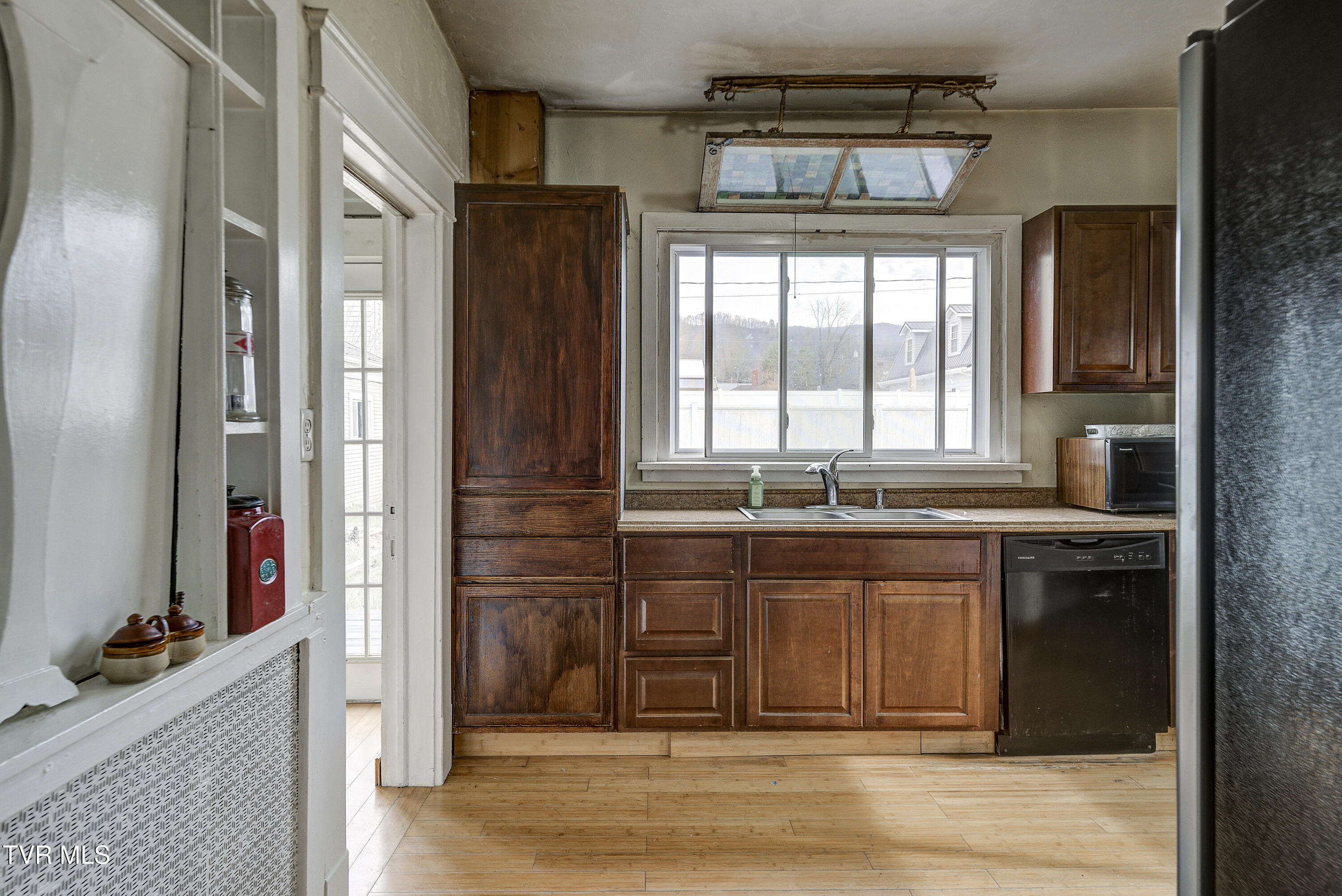 124 North Elm Avenue Erwin, TN 37650 - Photo 4 of 43 ElmAve--3