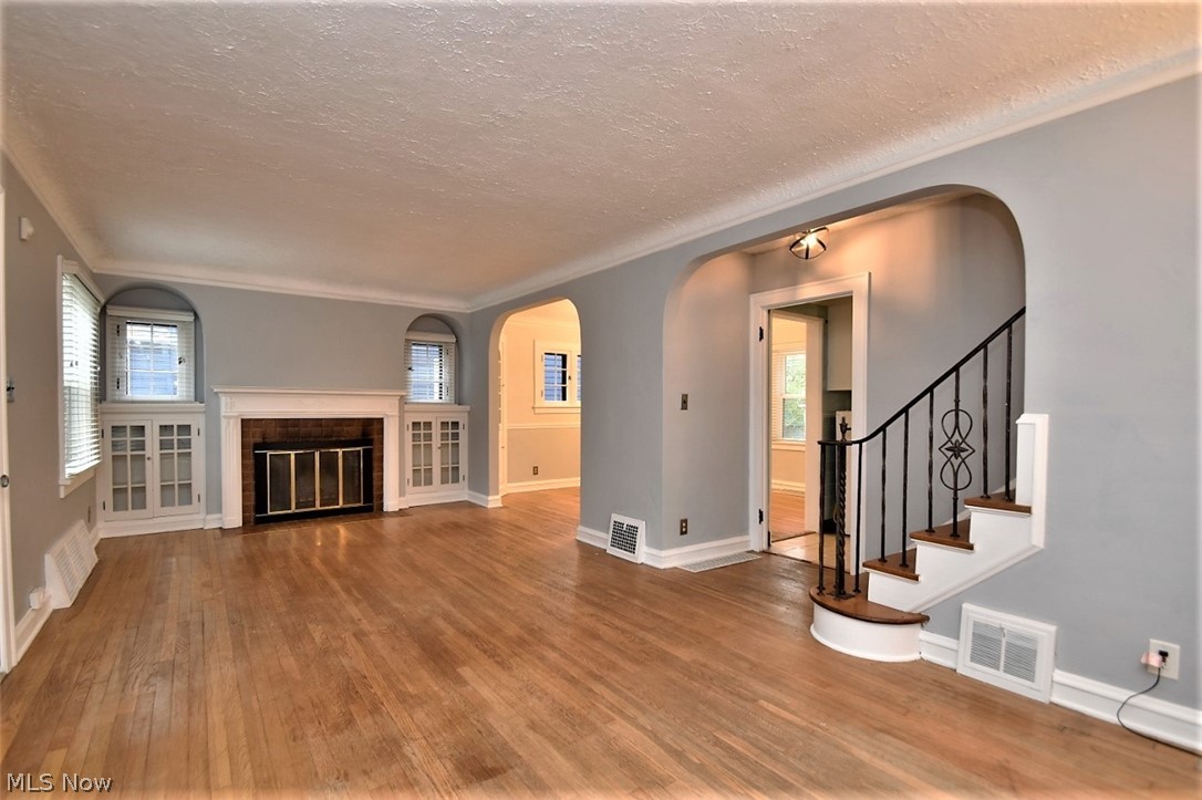 2184 Barrington Road Cleveland, OH 44118 - Photo 3 of 11 LR