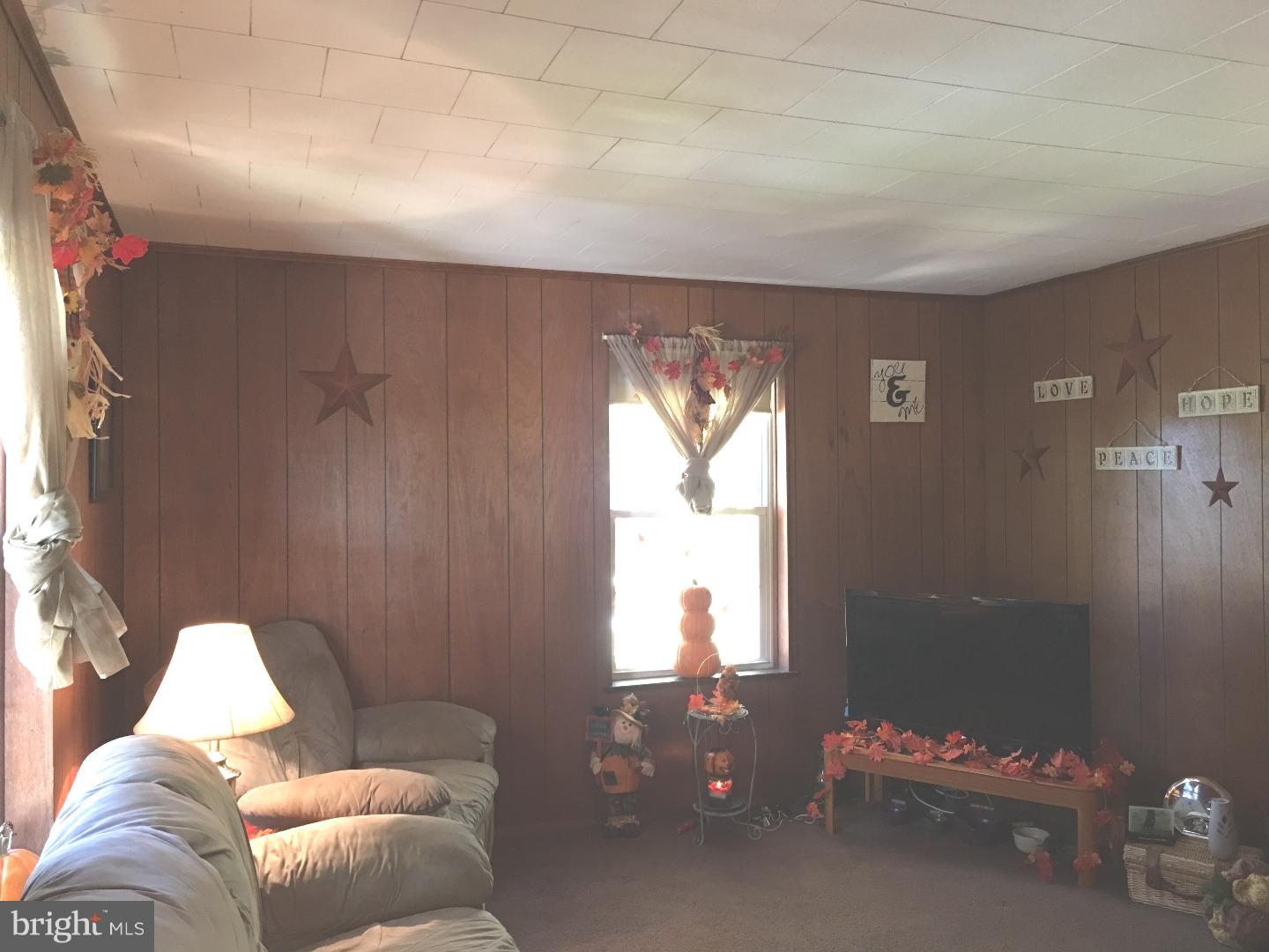 1172 Chew Road Waterford Works, NJ 08089 - Photo 17 of 24 Living Room