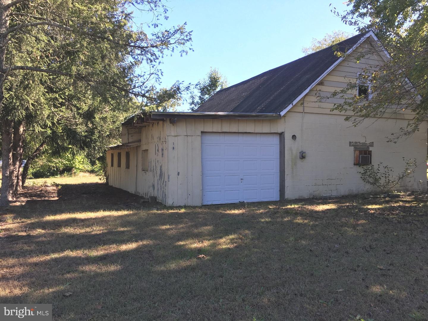 1172 Chew Road Waterford Works, NJ 08089 - Photo 5 of 24 Garage