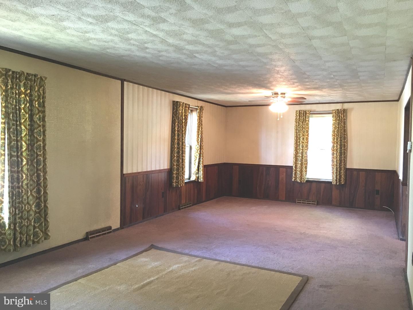 1172 Chew Road Waterford Works, NJ 08089 - Photo 9 of 24 Living Room