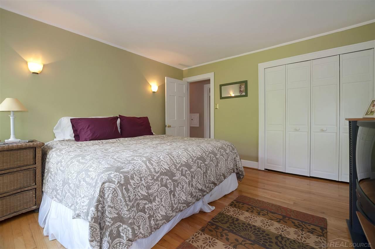 953 Lincoln Road Grosse Pointe, MI 48230 - Photo 20 of 32 31349669-19.JPG