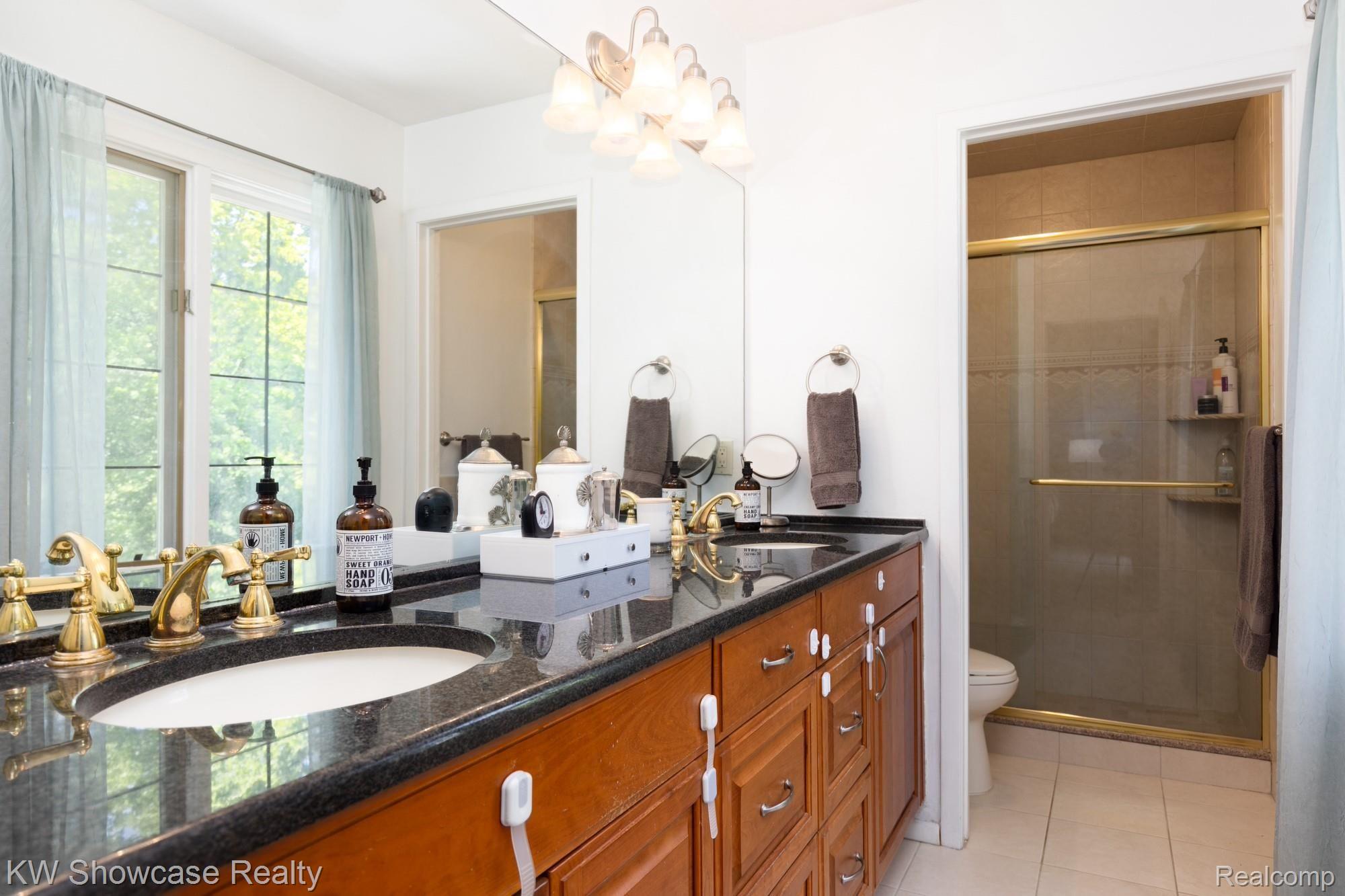 2332 Hiller Road West Bloomfield, MI 48324 - Photo 21 of 43 2332 Hiller Rd-22.jpg