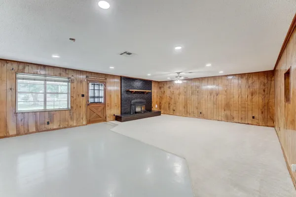 $2,200 | 305 Yaupon Street, Sweeny, TX 77480