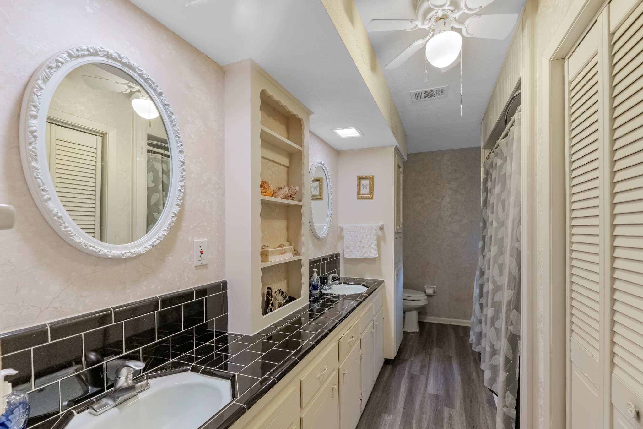 7315 Pine Street Manvel, TX 77578 - Photo 33 of 50 a bathroom with a sink and a mirror