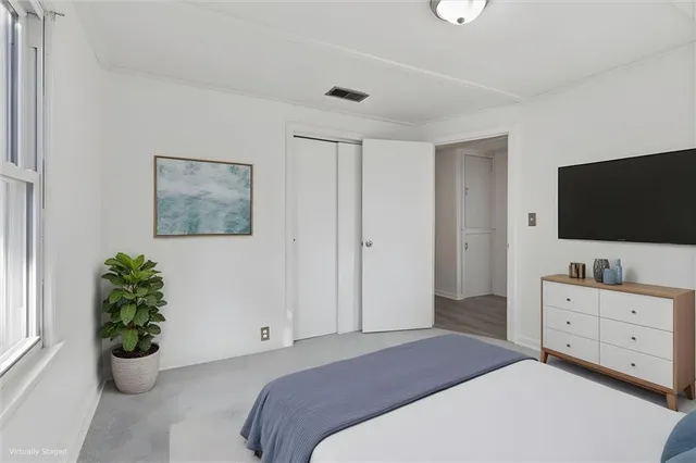 $175,000 | 704 Southwest Clinton Street, Oak Grove, MO 64075