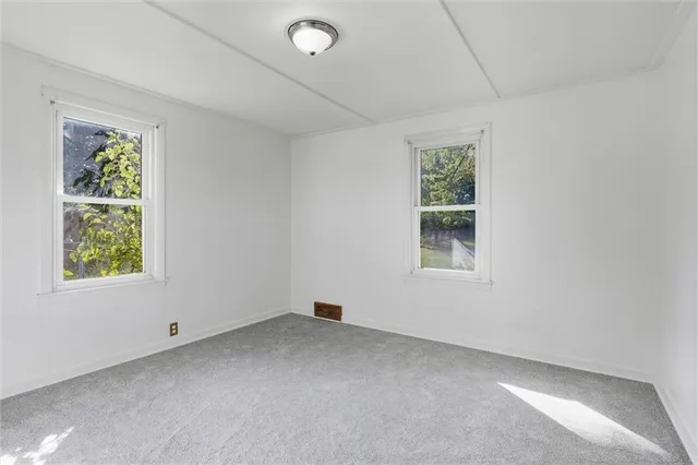 $175,000 | 704 Southwest Clinton Street, Oak Grove, MO 64075