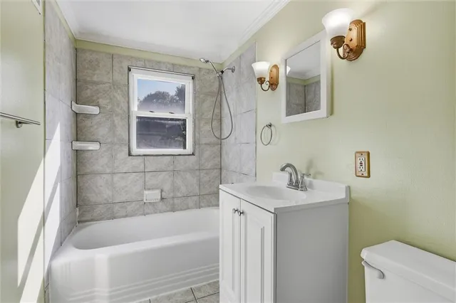 $175,000 | 704 Southwest Clinton Street, Oak Grove, MO 64075