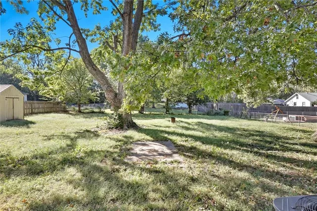 $175,000 | 704 Southwest Clinton Street, Oak Grove, MO 64075