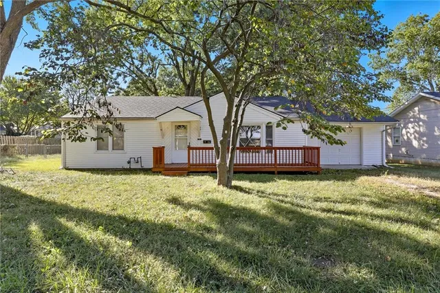 $175,000 | 704 Southwest Clinton Street, Oak Grove, MO 64075