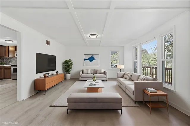 $175,000 | 704 Southwest Clinton Street, Oak Grove, MO 64075