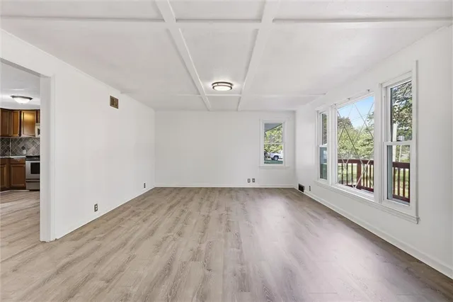 $175,000 | 704 Southwest Clinton Street, Oak Grove, MO 64075