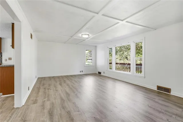 $175,000 | 704 Southwest Clinton Street, Oak Grove, MO 64075