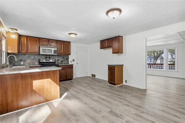 $175,000 | 704 Southwest Clinton Street, Oak Grove, MO 64075