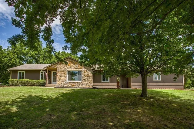 $625,000 | 24650 Hospital Drive, Paola, KS 66071