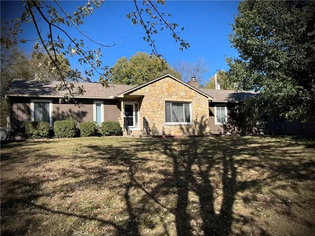 $625,000 | 24650 Hospital Drive, Paola, KS 66071