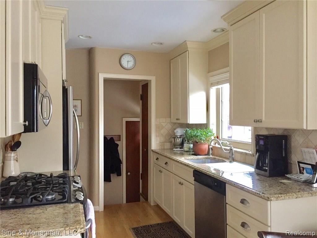 1761 Roslyn Road Grosse Pointe, MI 48236 - Photo 2 of 21 1761 Rosyln Kitchen USE.jpg