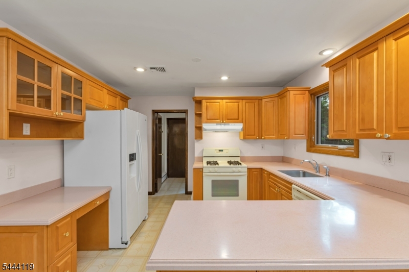 23 Puddingstone Way Florham Park, NJ 07932 - Photo 15 of 41