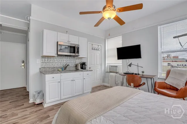 $2,000 | 24 East Liberty, Unit 48, Savannah, GA 31401