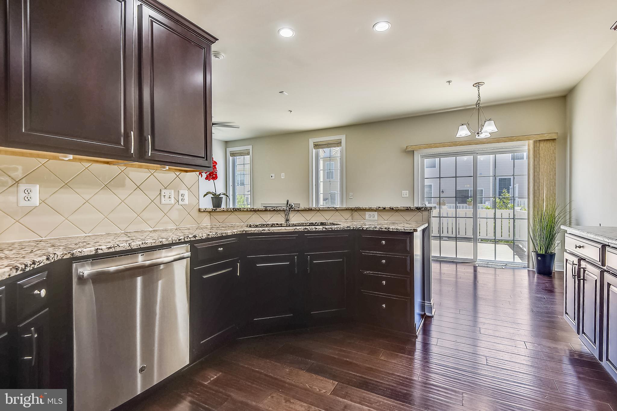 7670 Elmcrest Road Hanover, MD 21076 - Photo 13 of 70 ML: Kitchen with Granite & High End Appliances