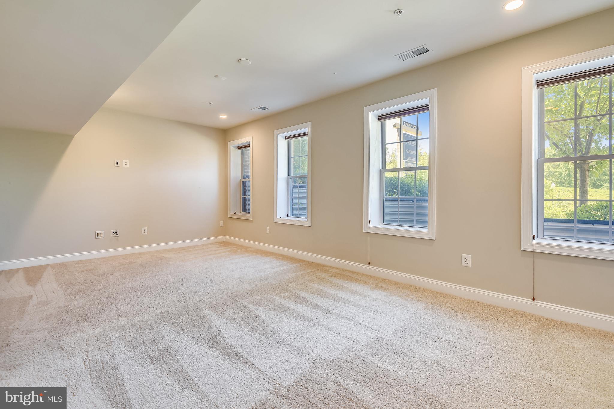7670 Elmcrest Road Hanover, MD 21076 - Photo 36 of 70 LL: Lots of light from windows
