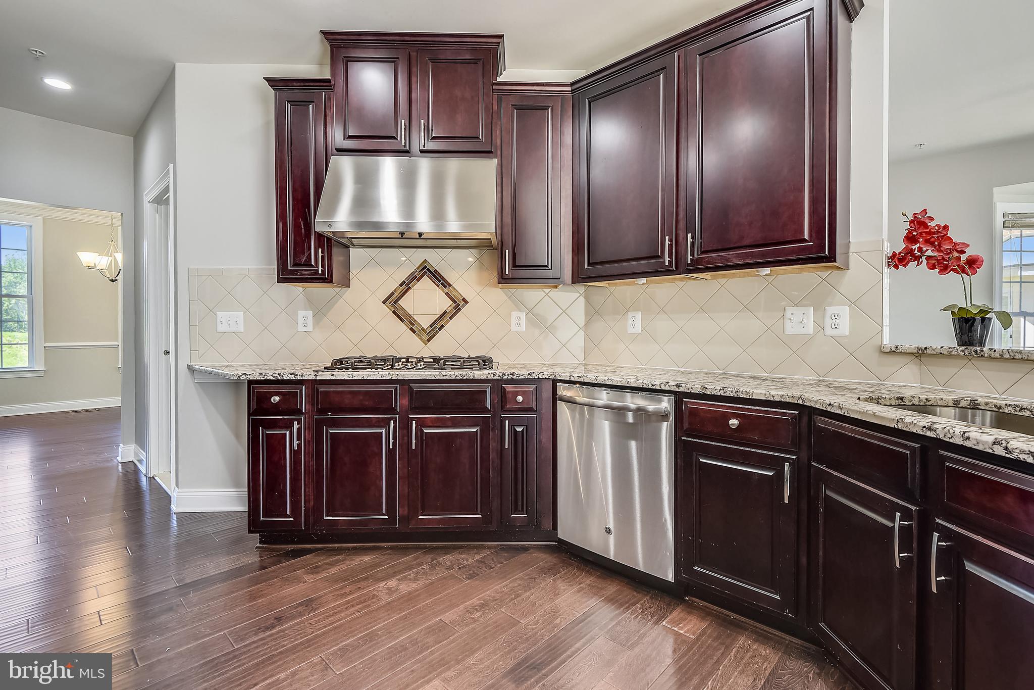 7670 Elmcrest Road Hanover, MD 21076 - Photo 5 of 70 ML: Note the extra counte space and cooktop