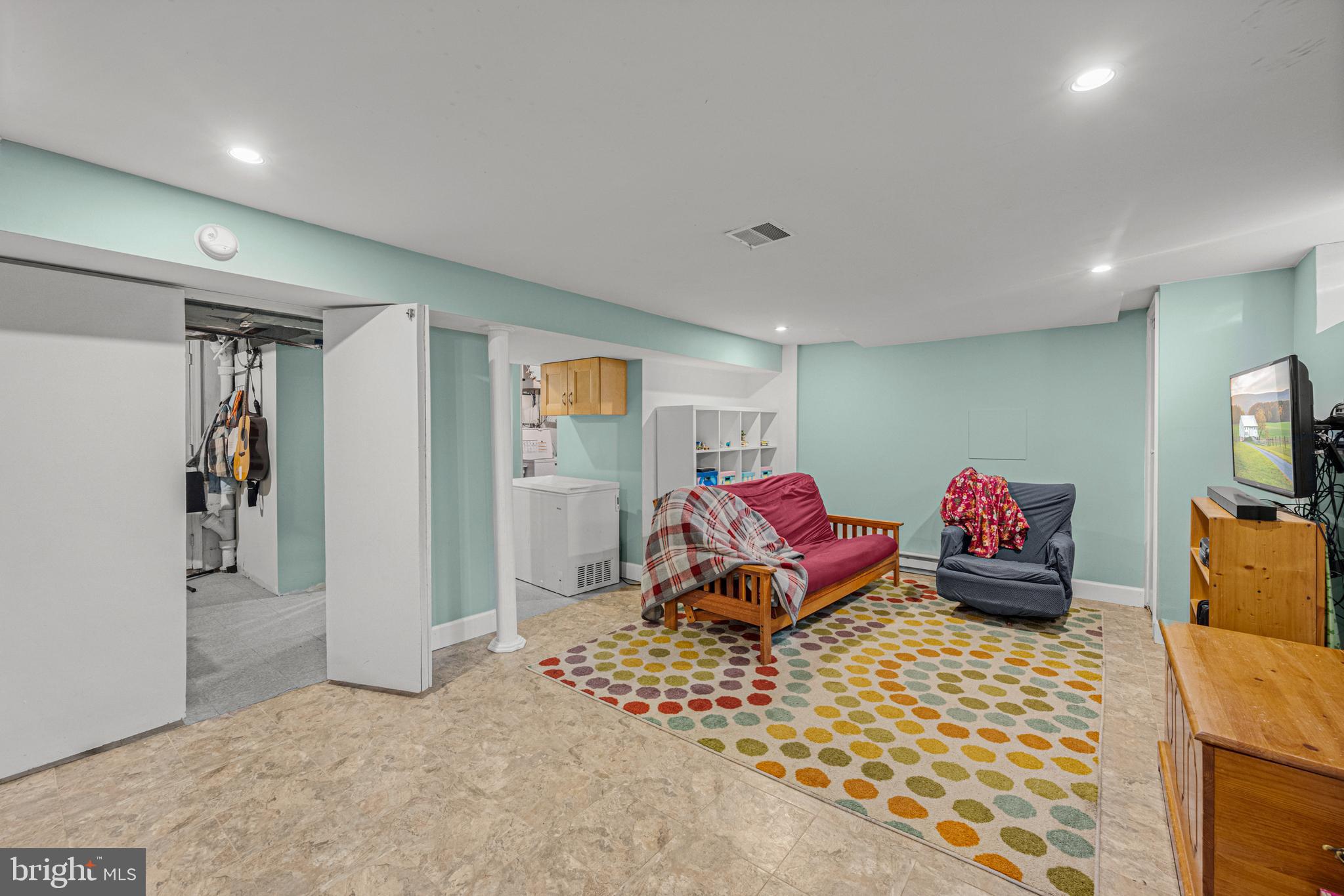 15 Tanglewood Road Catonsville, MD 21228 - Photo 20 of 33 Recessed lighting.