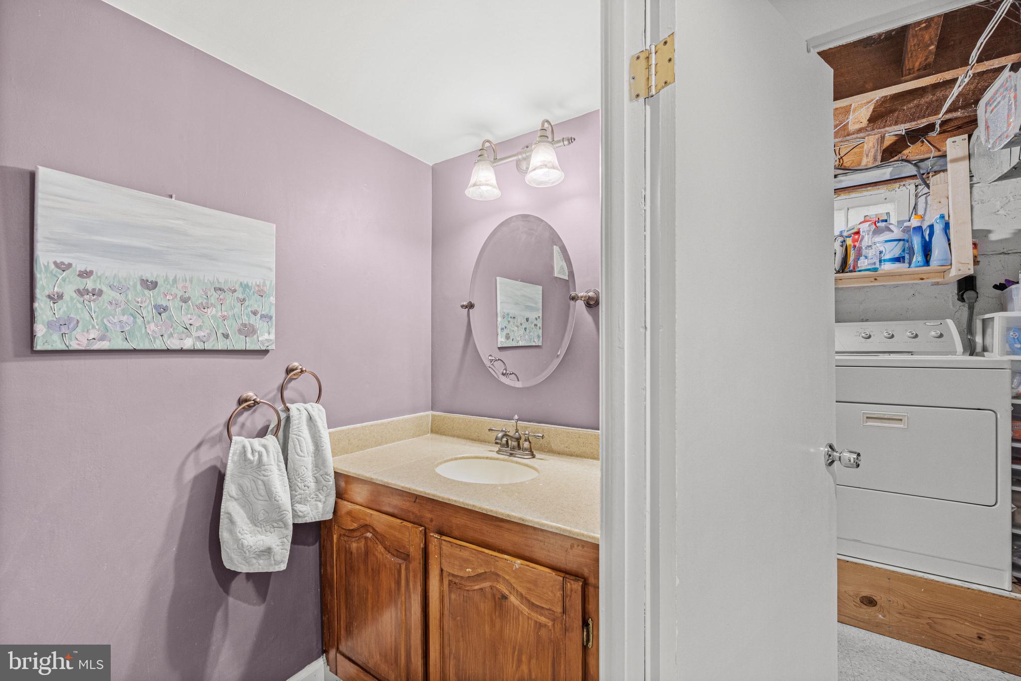 15 Tanglewood Road Catonsville, MD 21228 - Photo 22 of 33 Half bathroom.