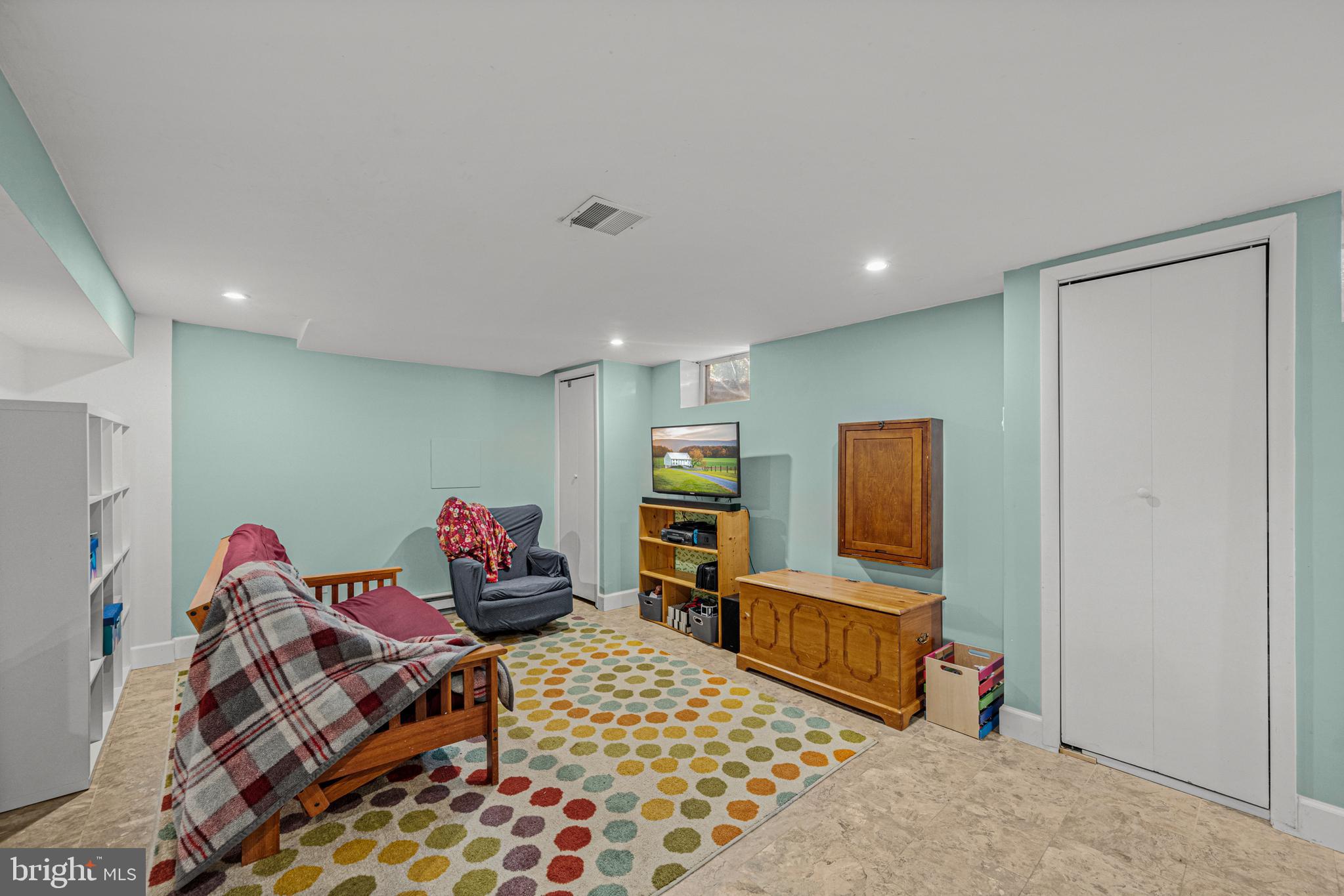 15 Tanglewood Road Catonsville, MD 21228 - Photo 5 of 33 Finished basement.
