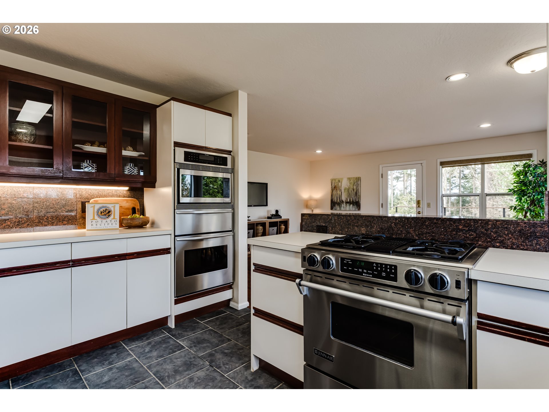 3093 Solomon Loop Eugene, OR 97405 - Photo 15 of 48