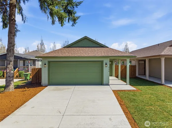 $379,900 | 206 Douglas Street, Longview, WA 98632