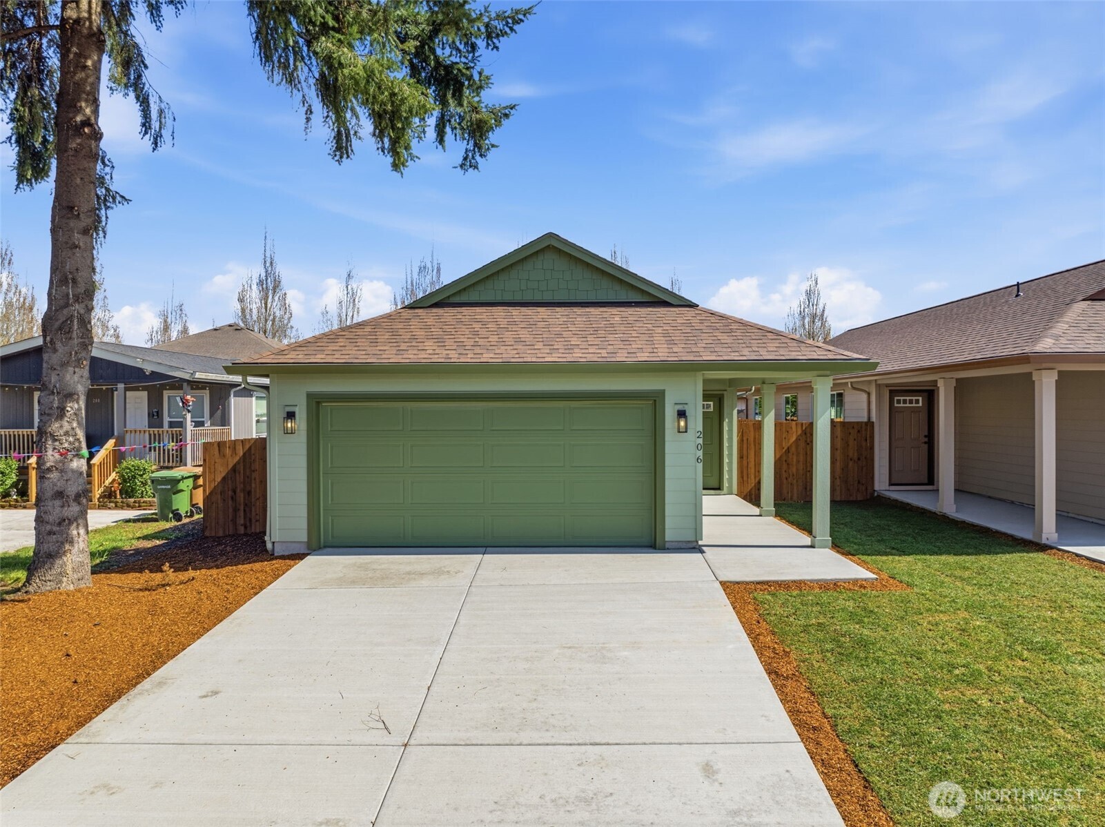 206 Douglas Street Longview, WA 98632 - Photo 1 of 29