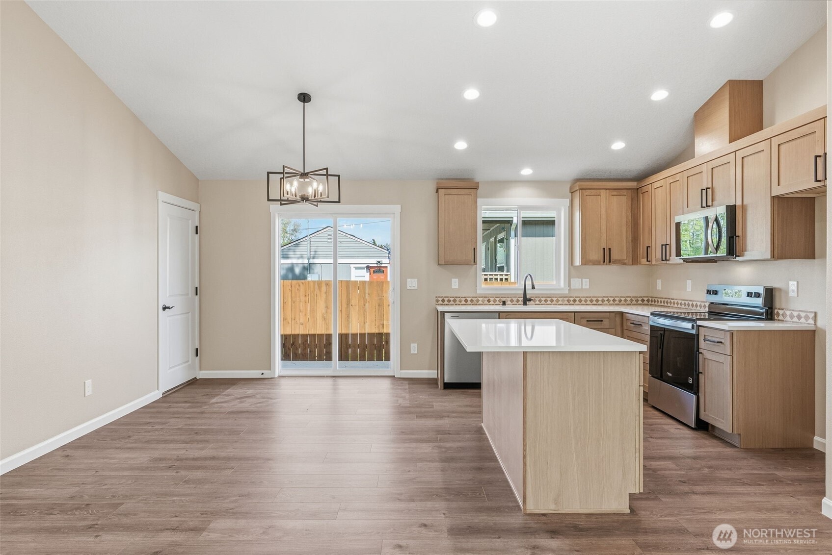 206 Douglas Street Longview, WA 98632 - Photo 12 of 29