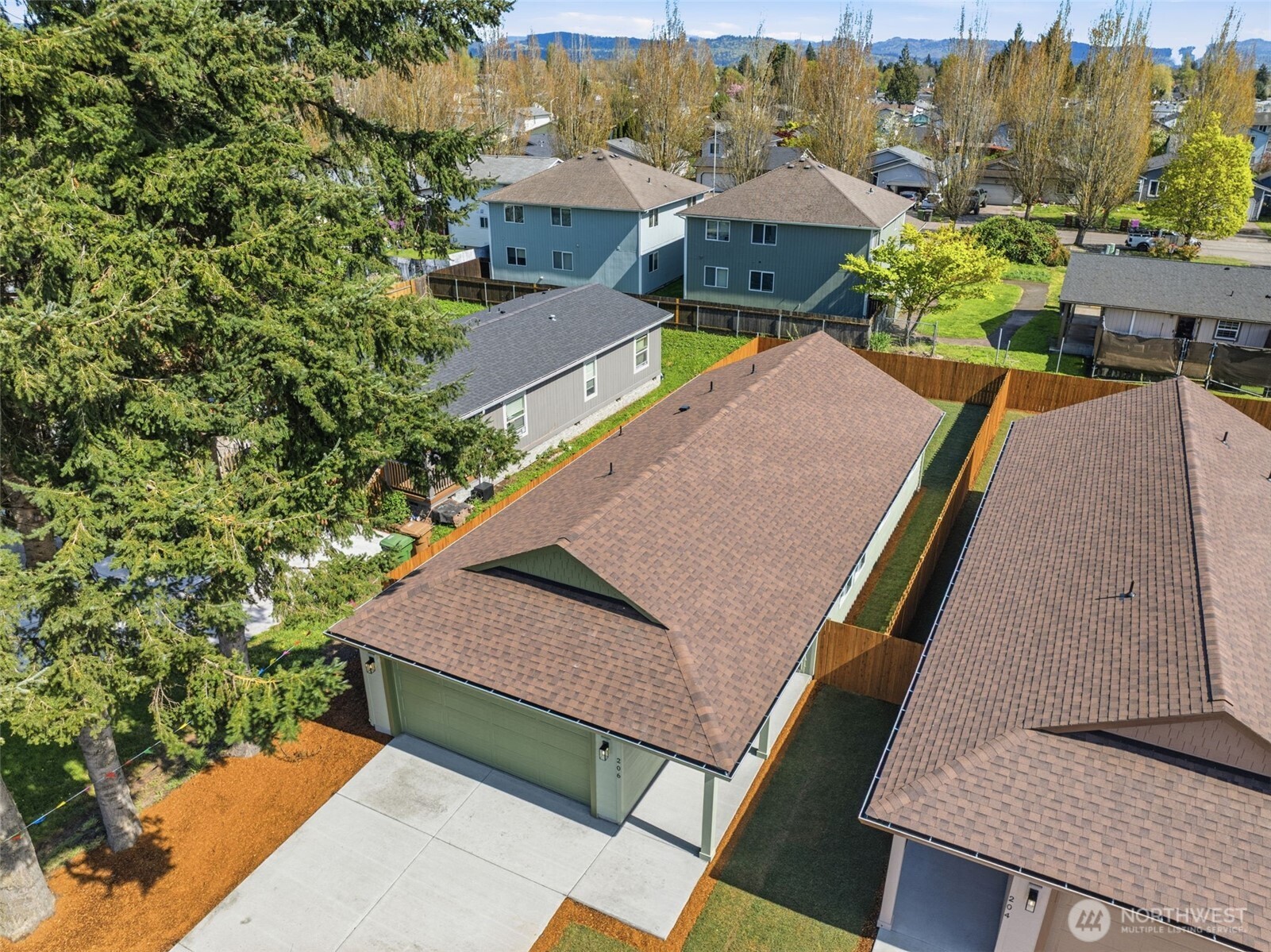 206 Douglas Street Longview, WA 98632 - Photo 2 of 29